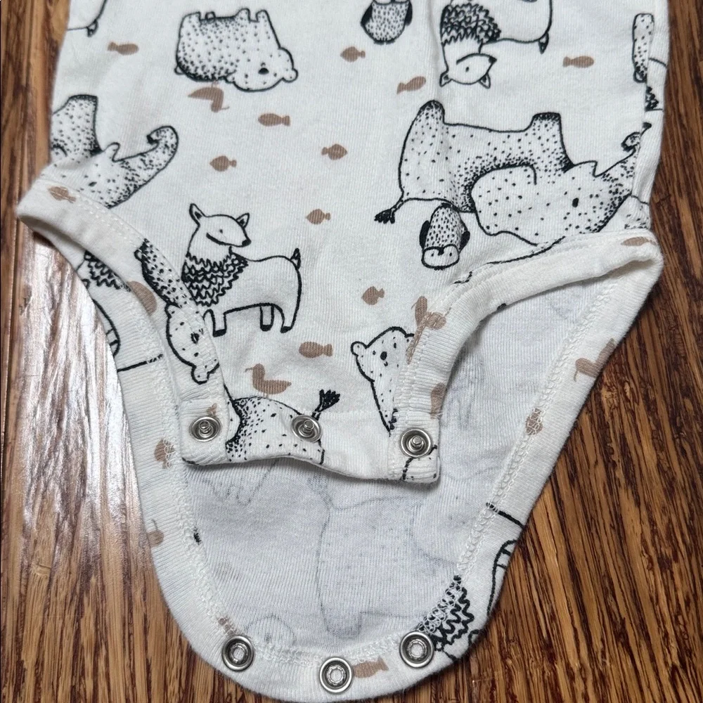 Carter’s beige forest creature fox bear long sleeve snap closure bodysuit 9M